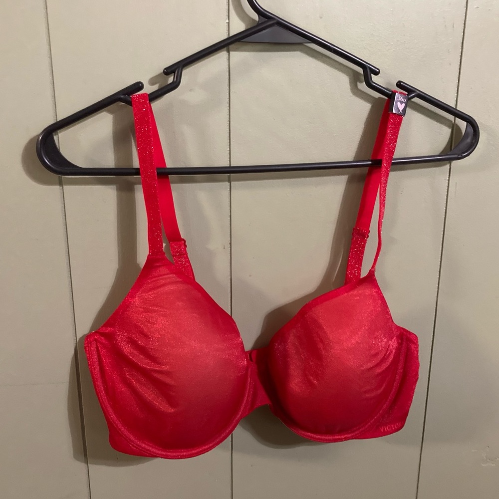 Victoria’s Secret 36D bras - new